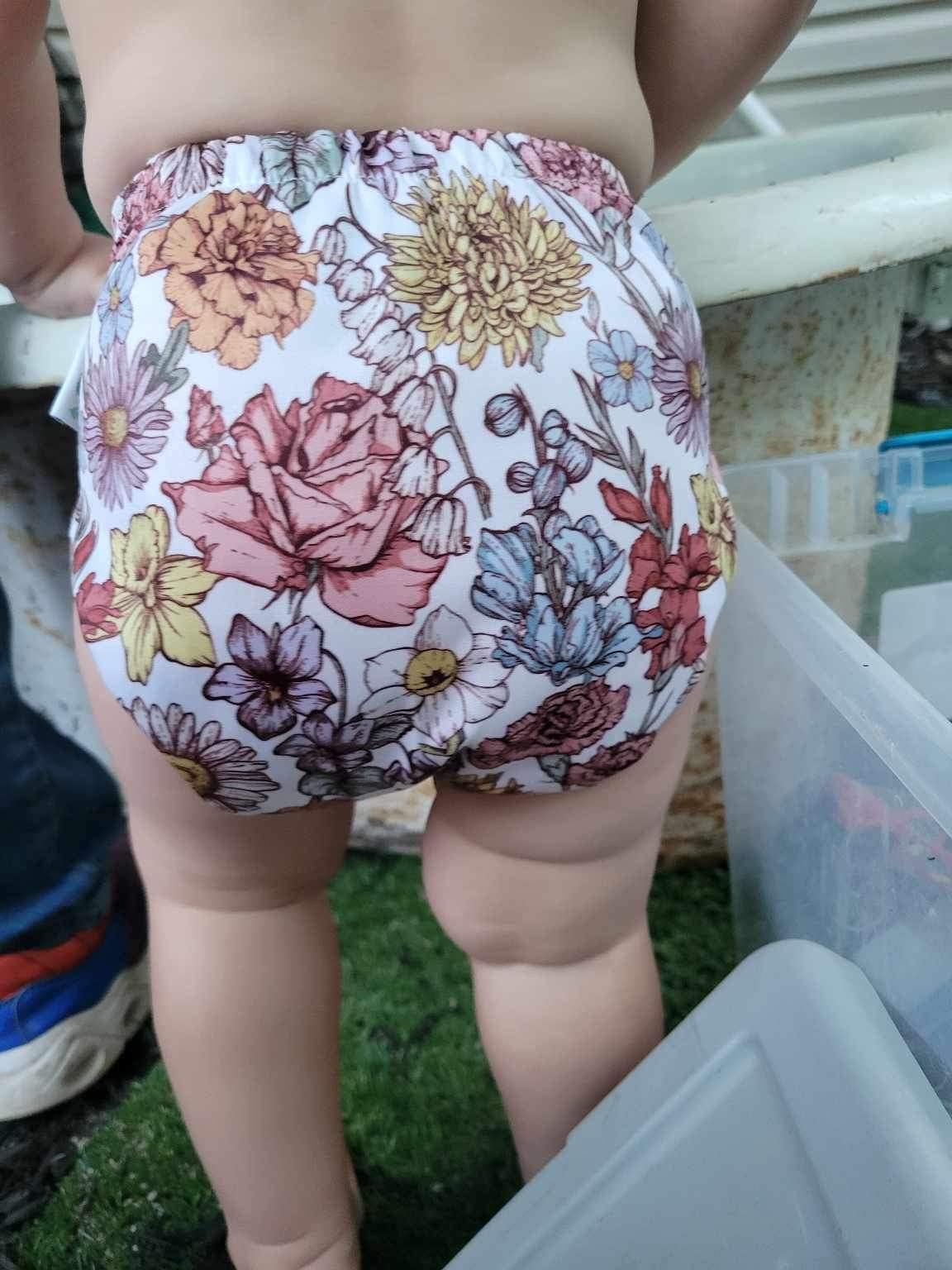 Delicate Floral Pod